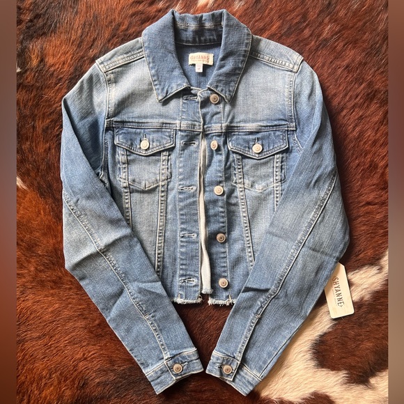 NEW Shyanne Crop Medium Wash Jean Jacket NWT - Picture 2 of 6